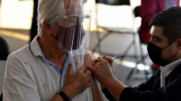 Uruguay reduce de 14 a 7 días la cuarentena de los vacunados con tres dosis