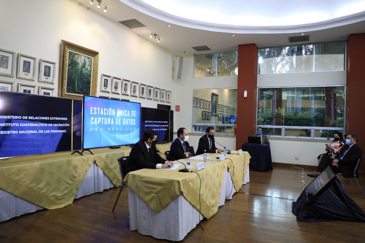 Se unen para implementar la Estación Única de Captura de Datos en el exterior