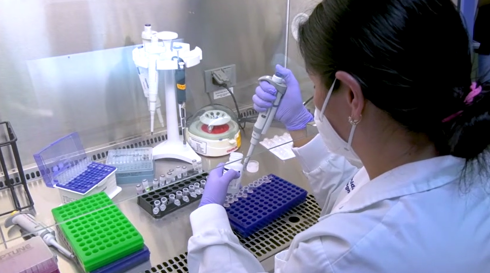 Autoridades de Salud destacan la importancia de la vacunación y medidas de bioseguridad ante ómicron.