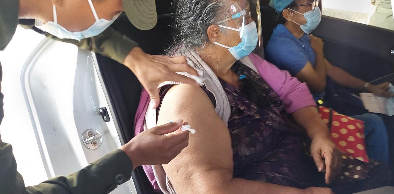 COVID-19: guatemaltecos acuden a puestos de vacunación por dosis de refuerzo