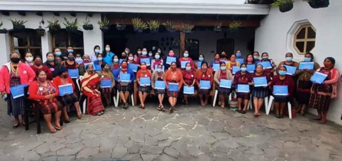 Comadronas de Quiché participan en actividades en las que se compartieron experiencias y conocimientos sobre lactancia materna.