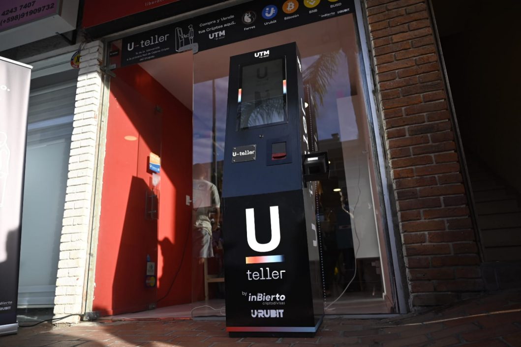 Más de mil transacciones en estreno de cajero para criptomonedas en Uruguay
