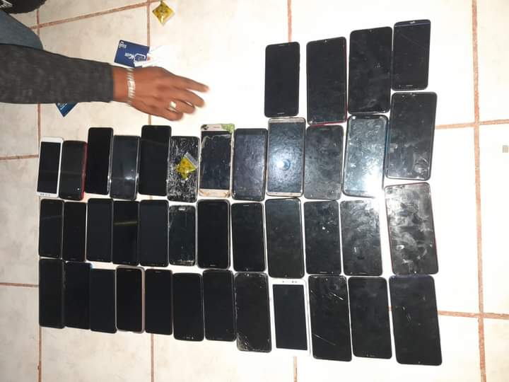 Incautan celulares, droga, licor y otros objetos ilícitos en requisa en cárceles de Zacapa