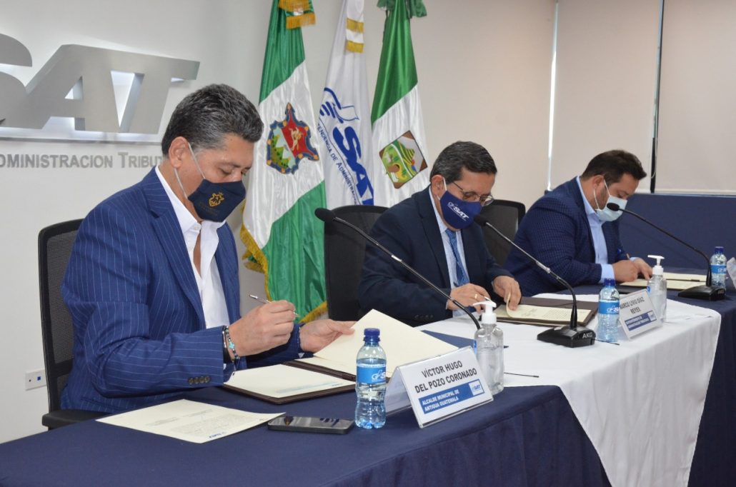 SAT suscribe convenios de cooperación con municipalidades de Antigua Guatemala y Jutiapa