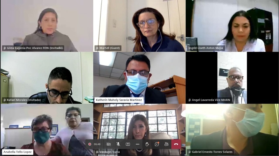 Algunos de los participantes en el foro sobre la importancia de la educación ambiental para la preservación de los recursos naturales.