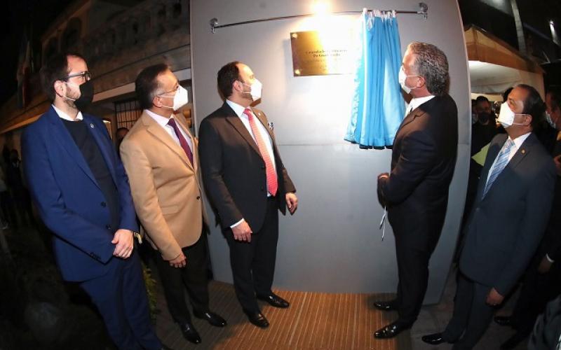 Autoridades del Minex e invitados, durante la inauguración del Consulado Honorario de Guatemala en Toluca, estado de México.