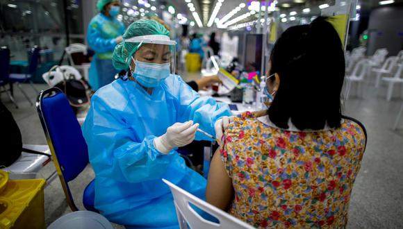 Casos globales de COVID suben un 55 % y se quintuplican en Asia meridional