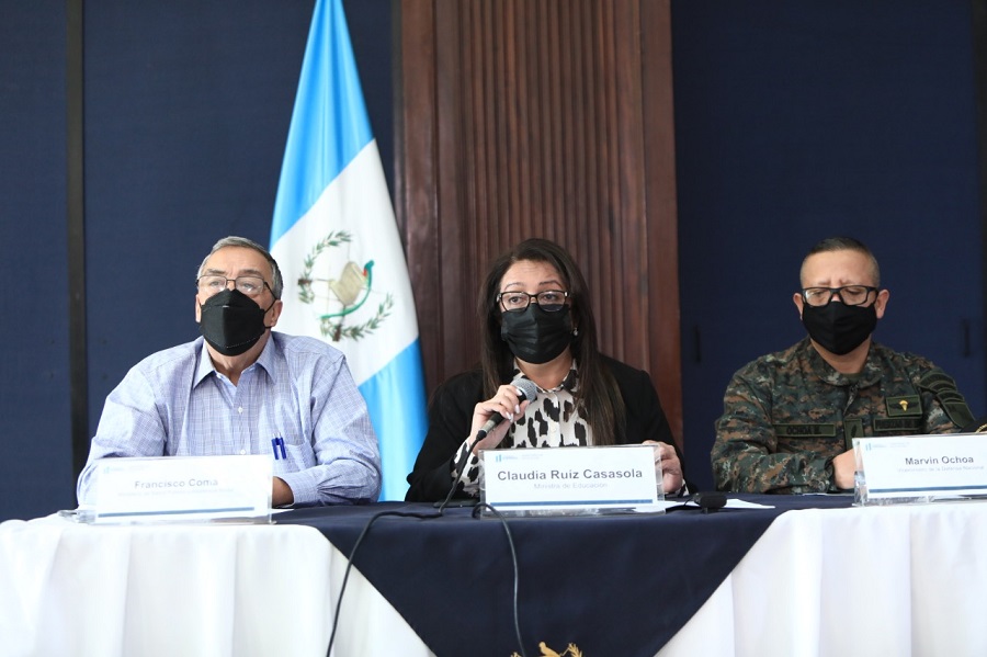 Los ministros de Salud, Educación y Defensa brindan detalles de la jornada de vacunación para atender a la comunidad educativa del país.