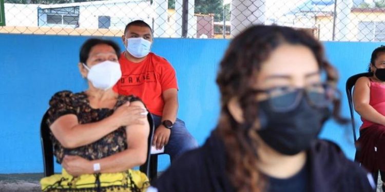 Guatemala registra más de un millón de personas inoculadas con dosis de refuerzo
