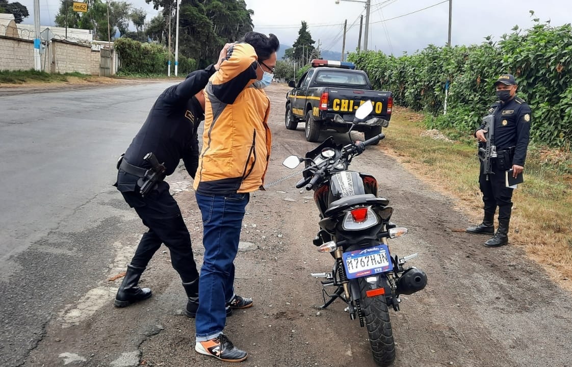 La PNC también lleva a cabo patrullajes de control en carreteras.