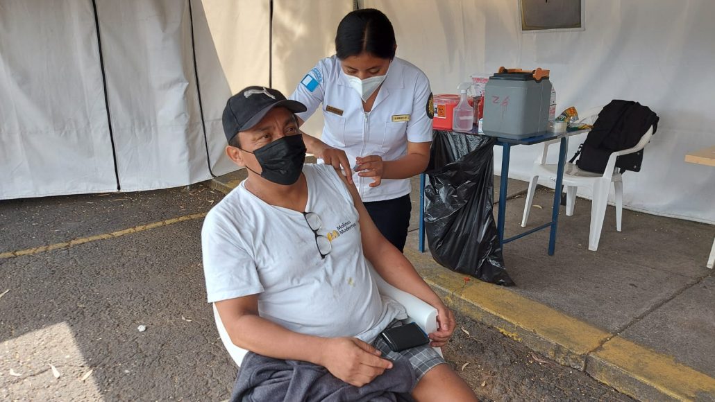 La Policía Nacional Civil continúa apoyando el Plan Nacional de Vacunación