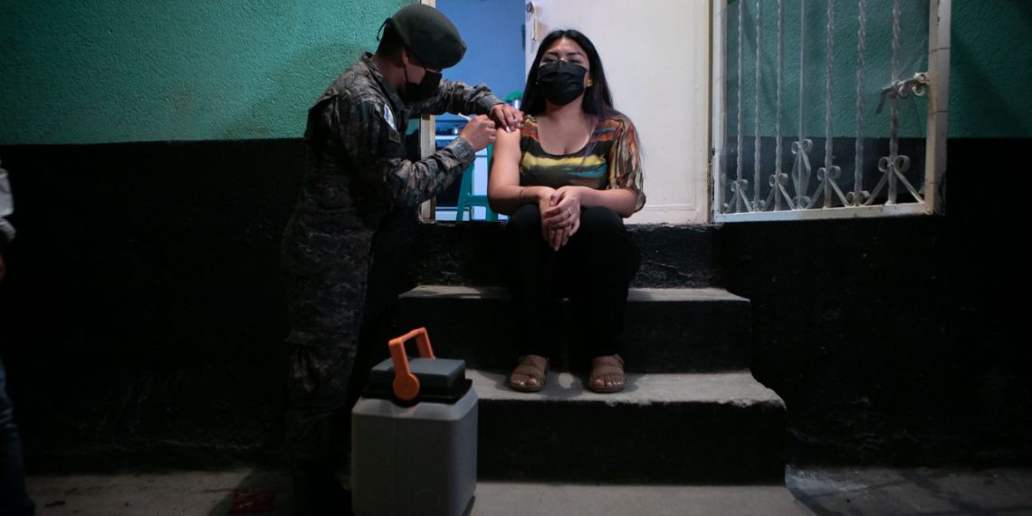 Las Brigadas del Ejército apoyarán en la vacunación de casa en casa.