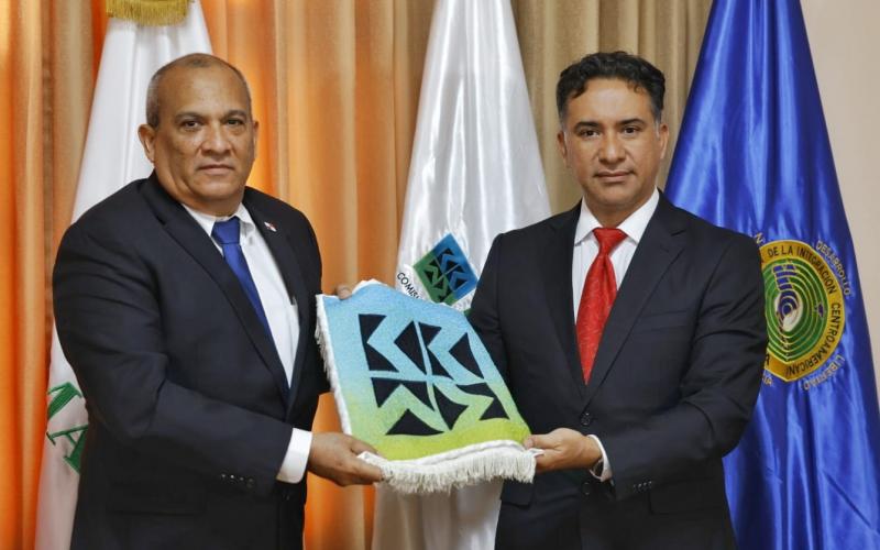 Mario Rojas entrega presidencia “pro tempore” de la CCAD a Panamá