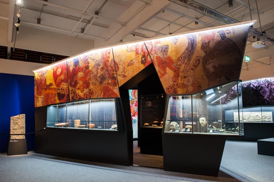 Exhibición de arte maya en el museo MAMUZ Mistelbach, Austria.