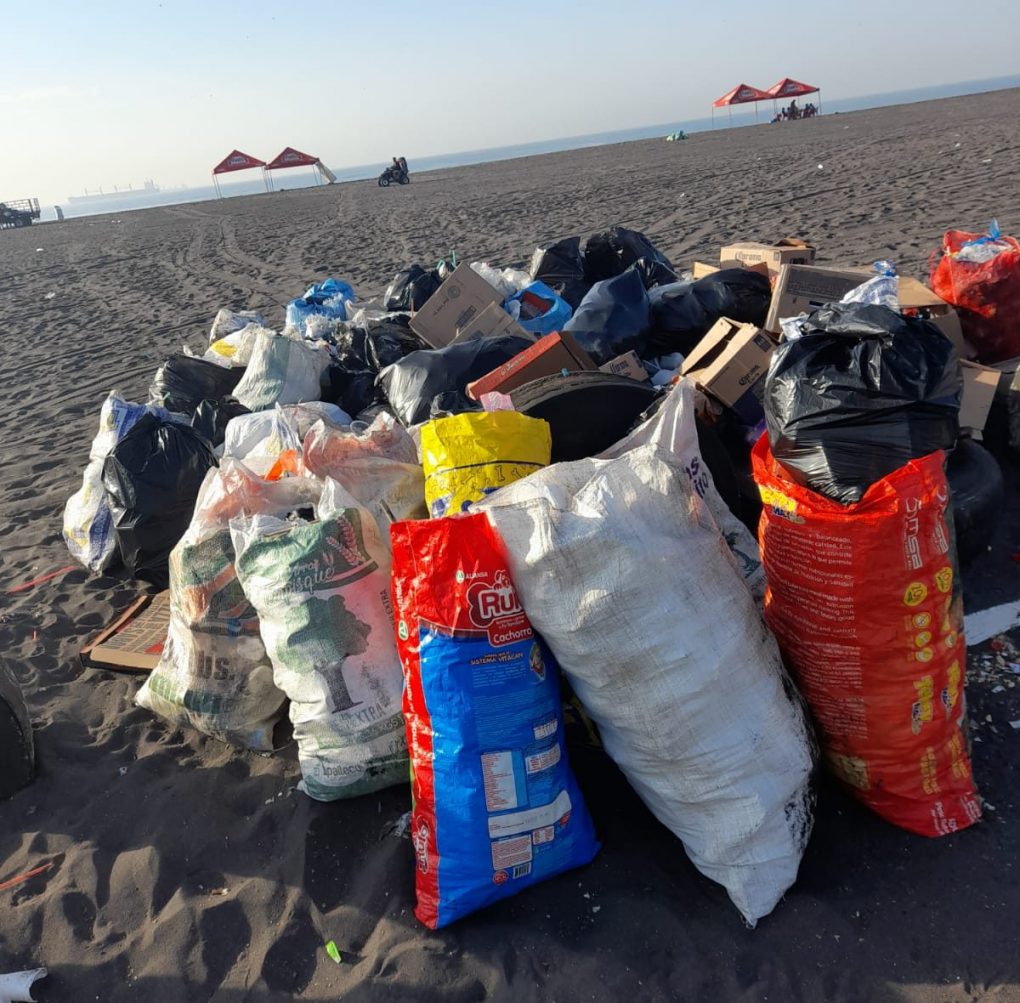 Recolectan 30 toneladas de desechos en playas del país
