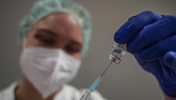 Estudio: tercera dosis de refuerzo de Pfizer protege contra variante ómicron