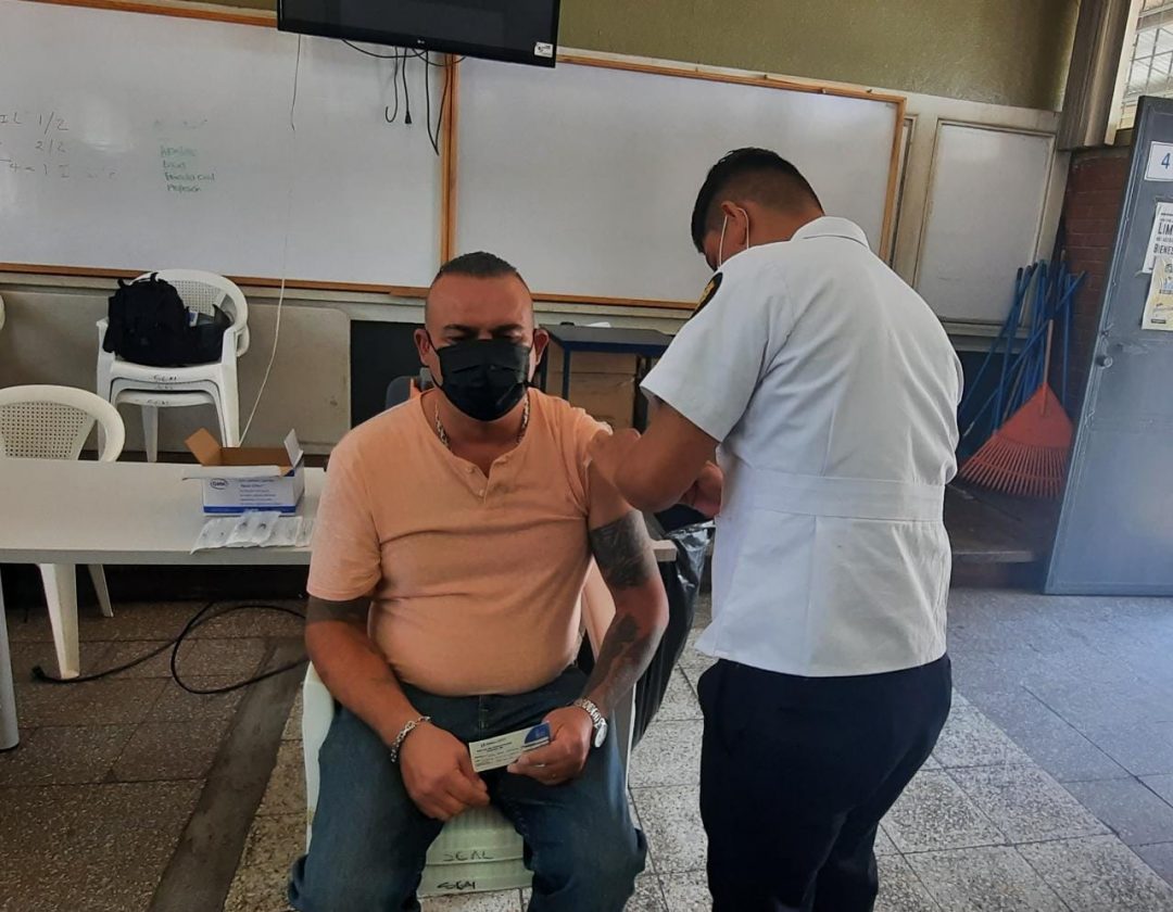 Vacunación de dosis de refuerzo a nivel nacional