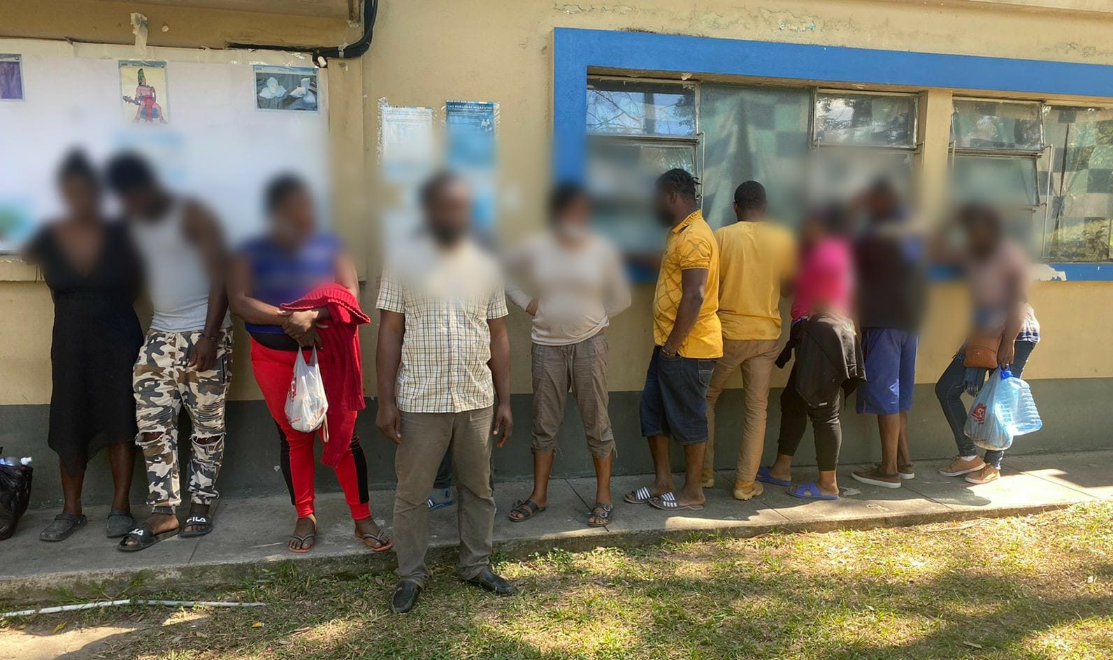PNC asiste a migrantes haitianos localizados en Chiquimula