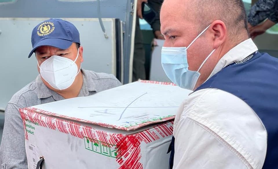 Nuevo lote de dosis contra COVID-19 arriba a Huehuetenango