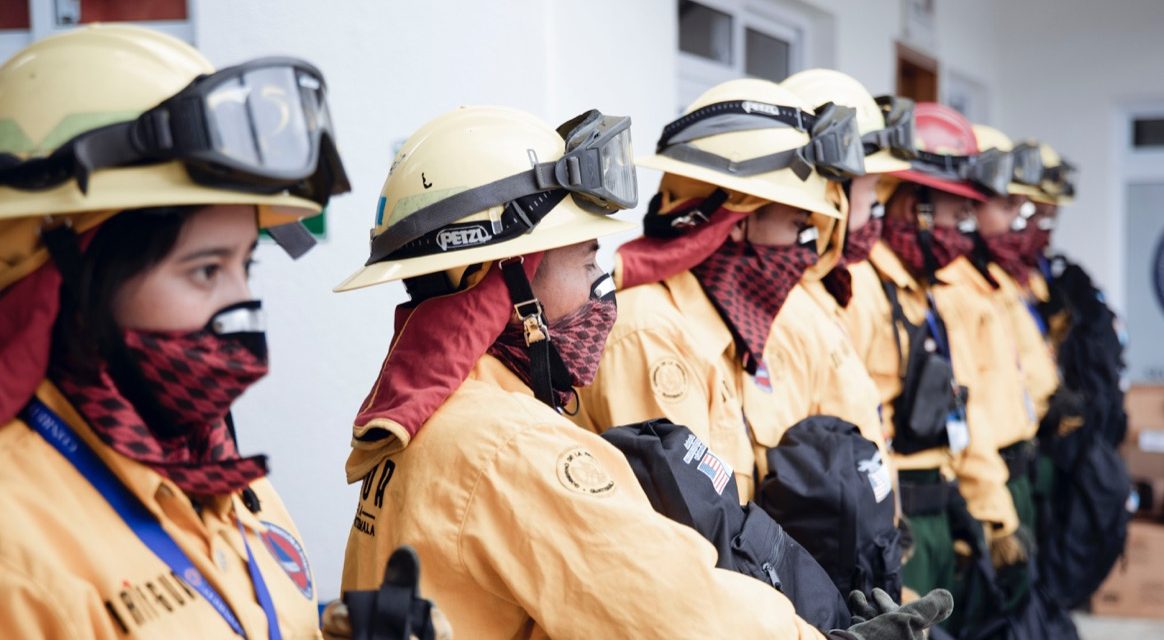 Brigadistas contra incendios forestales reciben kits de limpieza