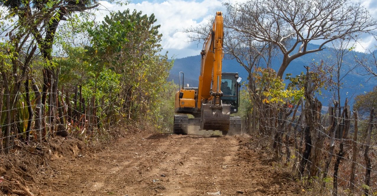 Vecinos de San Miguel Chicaj agradecen mejoramiento de carretera