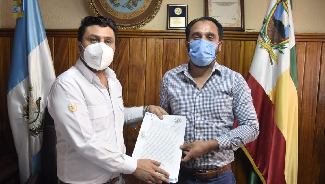 San Carlos Alzatate, Jalapa, firma convenios para primeras obras de 2022