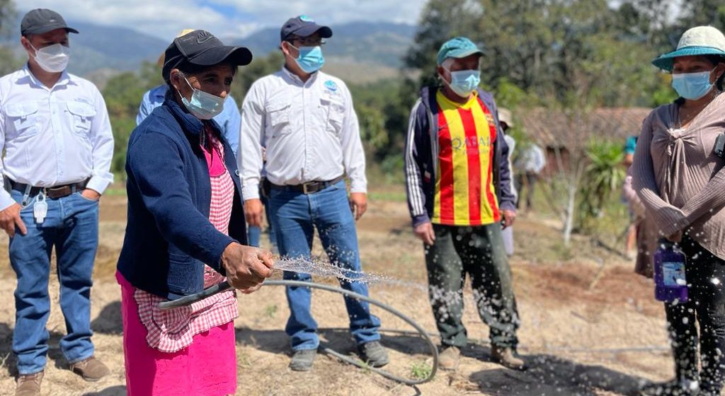 Autoridades del MAGA visitan proyectos productivos en comunidad de Huehuetenango