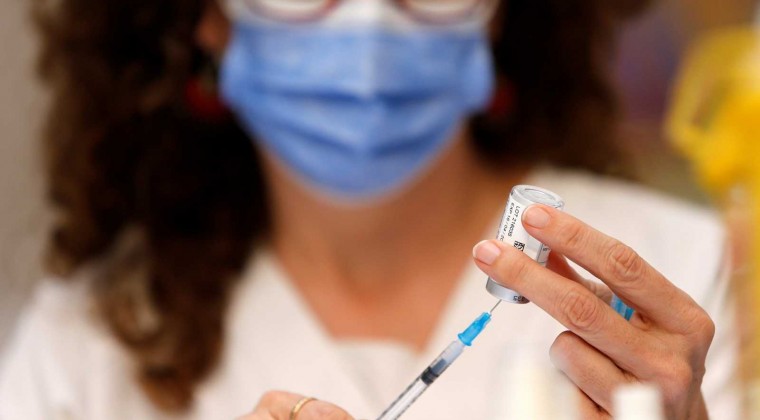 OMS ve prematuro considerar una vacuna específica contra ómicron