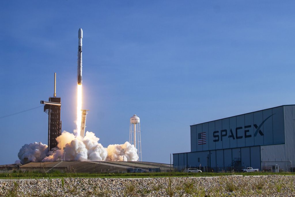 SpaceX puso en órbita satélite desarrollado por una startup brasileña