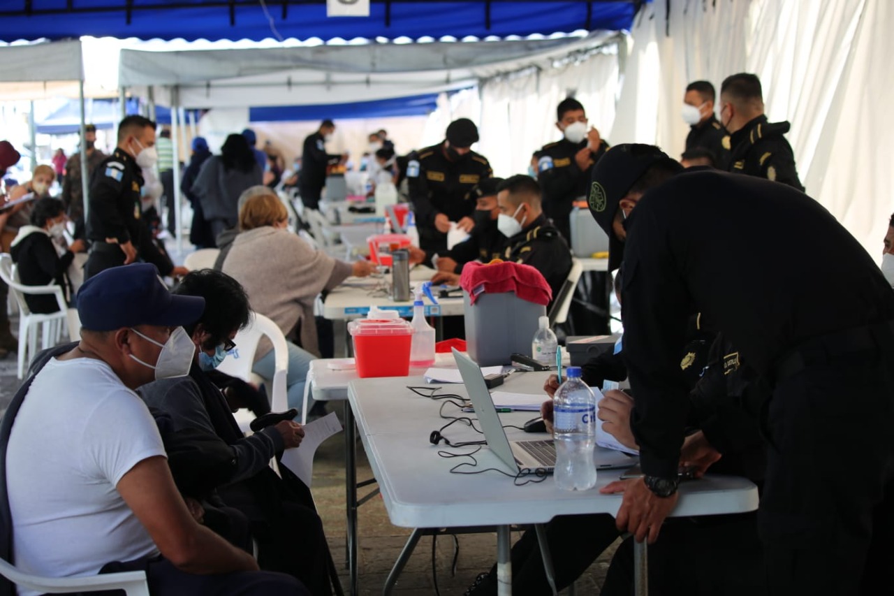 Salud Policial mantiene apoyo a jornadas de vacunación contra COVID-19