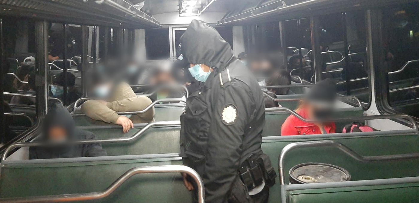 PNC intercepta a migrantes en Sumpango