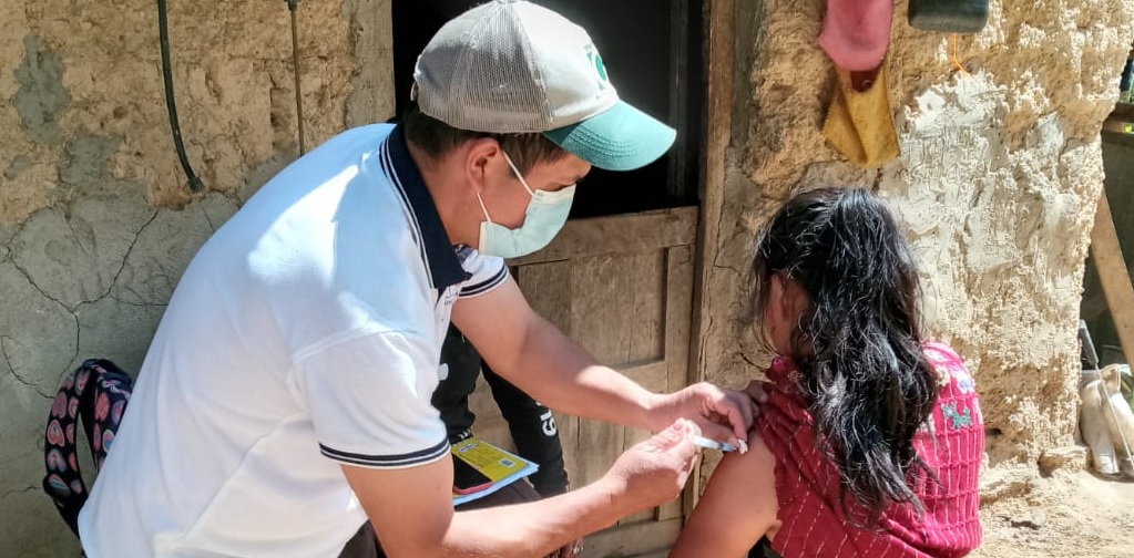 La vacunación contra el COVID-19 sigue llegando a los lugares más lejanos del país.