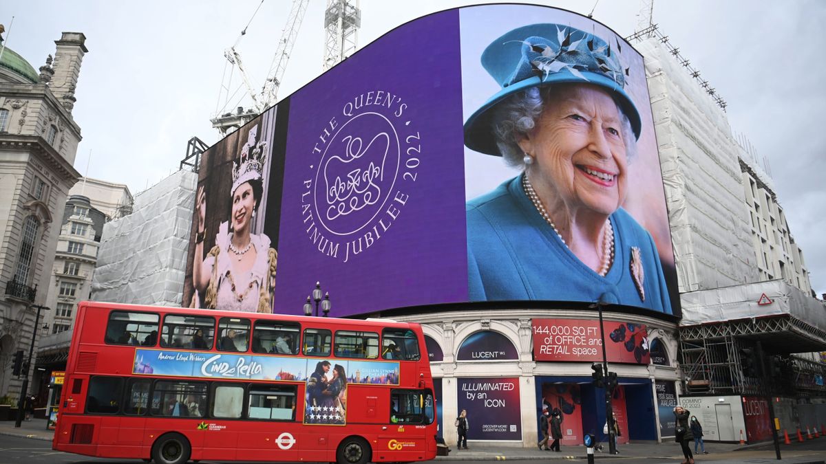 Isabel II cancela eventos virtuales porque aún tiene síntomas leves de COVID