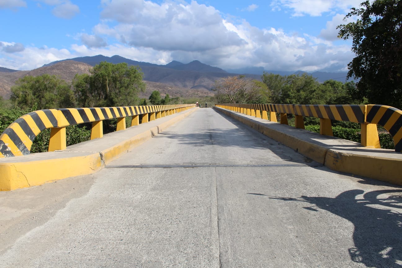 Supervisan daños en puente El Palmo en El Jícaro, El Progreso