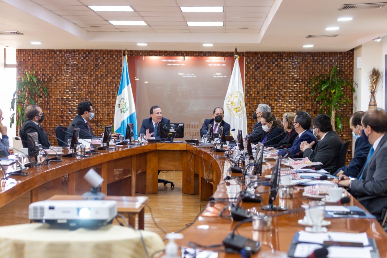Mesa Riesgo País aborda situación actual y perspectivas macroeconómicas de Guatemala