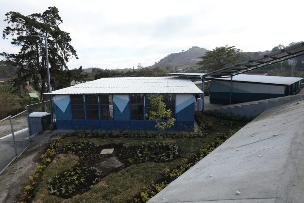Inauguran centro educativo para diversificado en zona 18 capitalina