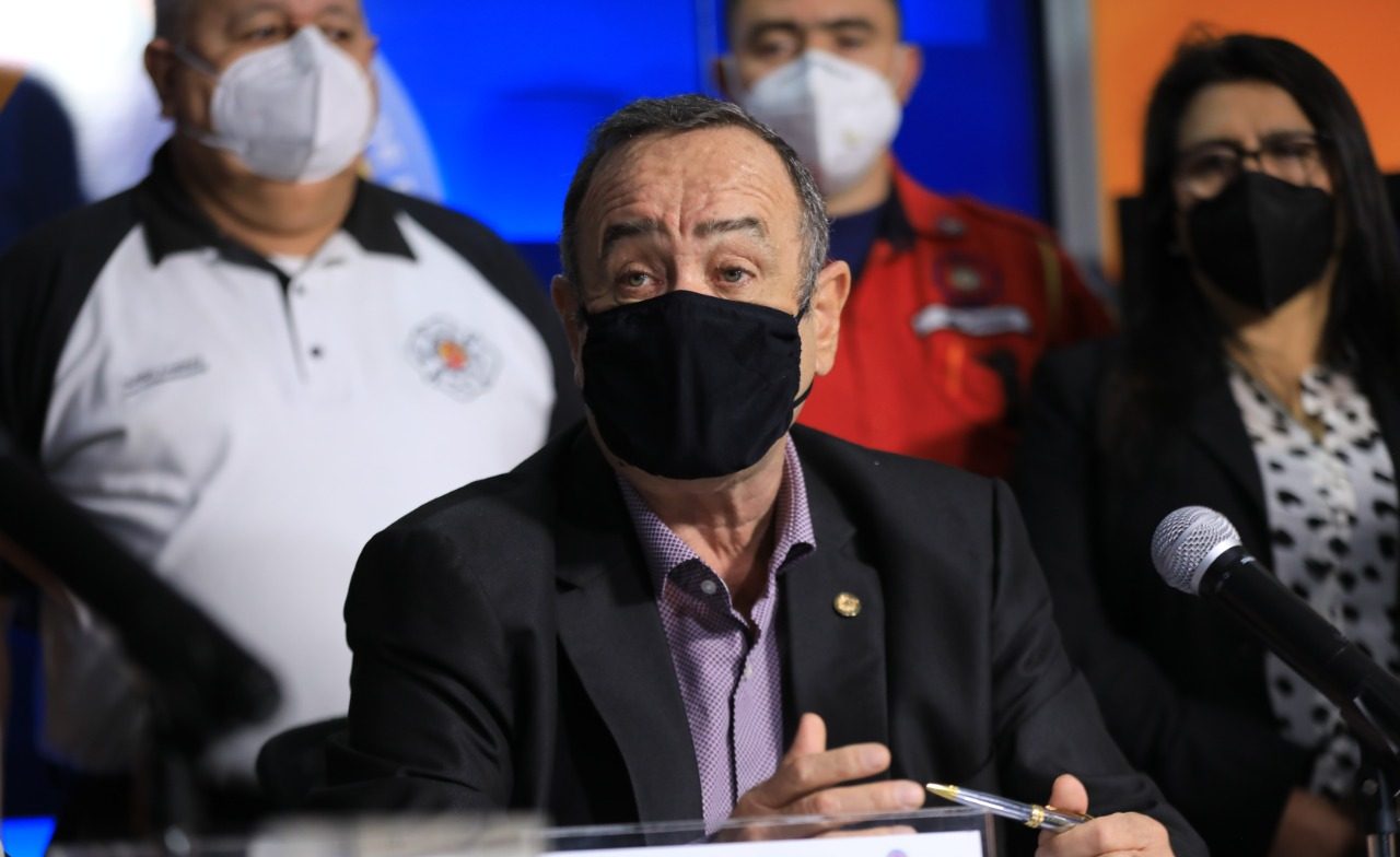 Presidente Giammattei da seguimiento a incidentes tras sismo