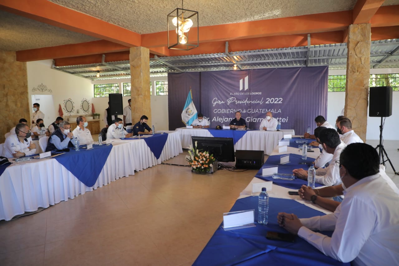 El mandatario Giammattei destacó la importancia de la ejecución de las obras para el desarrollo de Petén.