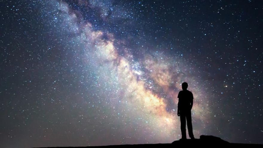Descubren una de las estrellas más luminosas de la Vía Láctea