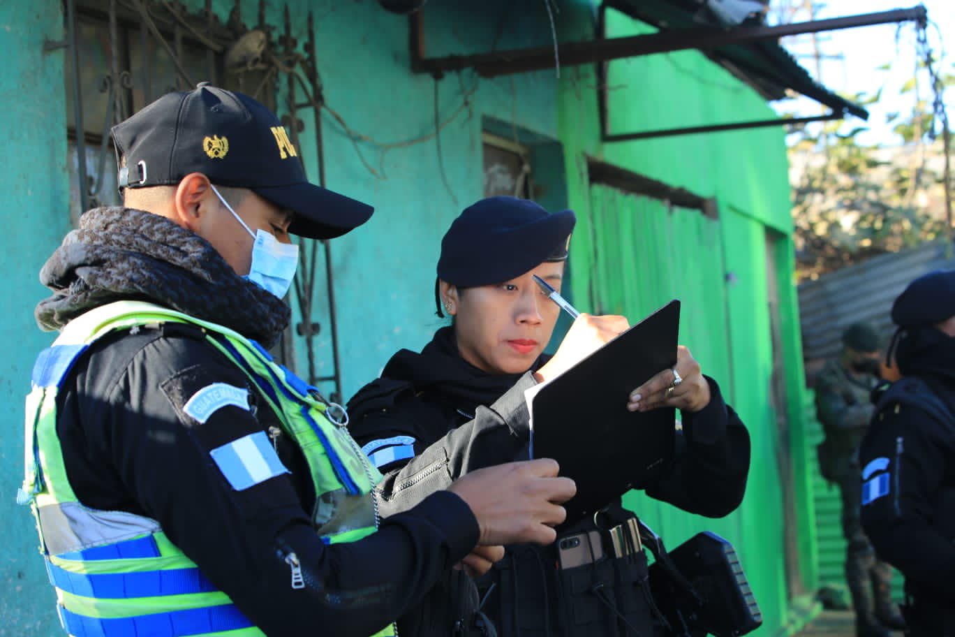Mingob brinda resultados de operativos de seguridad y control en Mixco