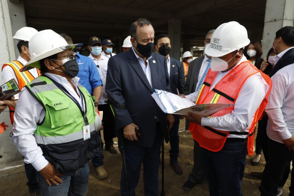 Mandatario manifiesta compromiso de equipar y poner en funcionamiento hospital Taiwán-Chimaltenango