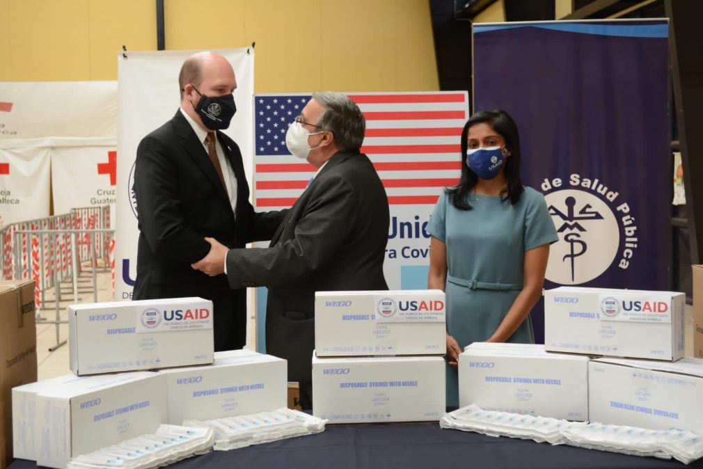 Guatemala recibe donación de 5 millones de jeringas