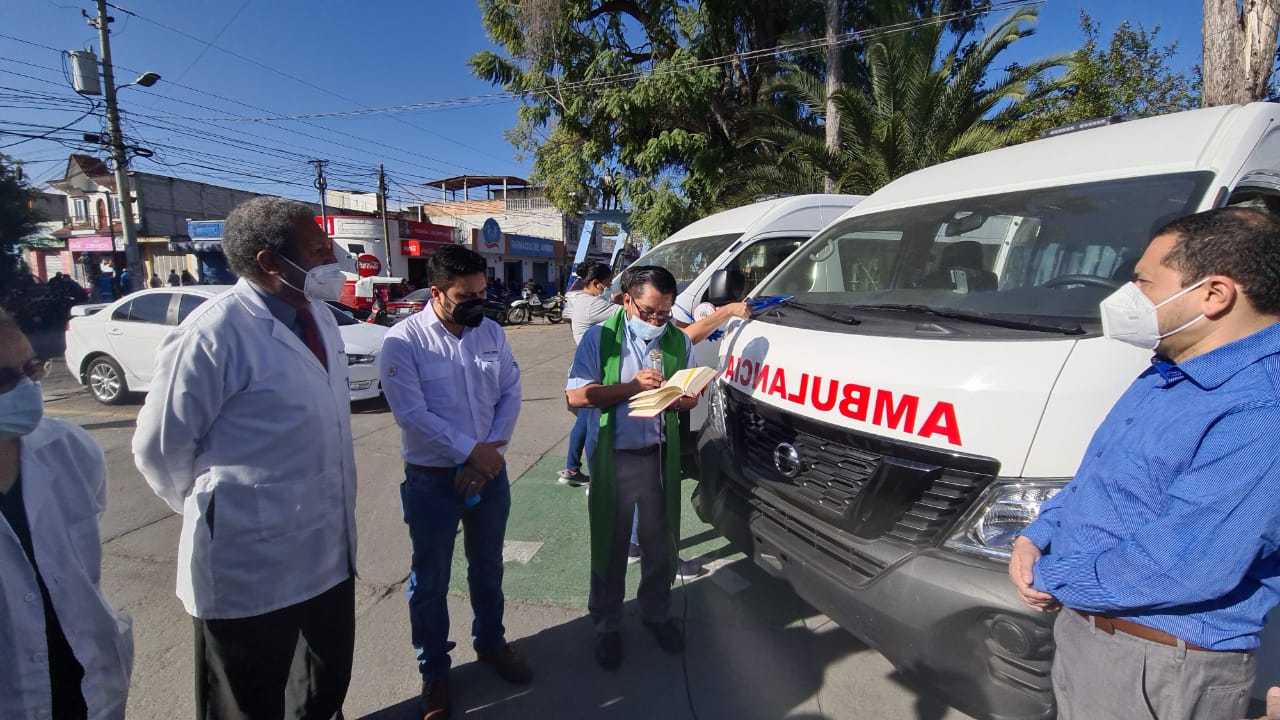 Fortalecen servicio de salud en hospital de Jalapa con ambulancias