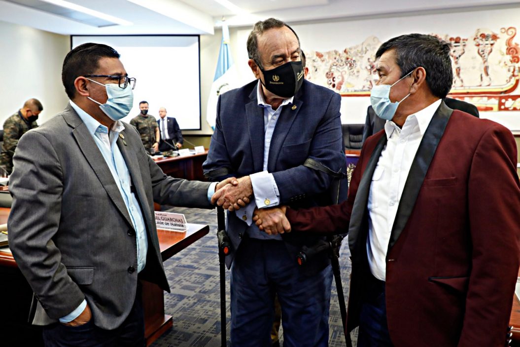 Presidente Giammattei lidera mesa para restablecimiento de la paz en Sololá