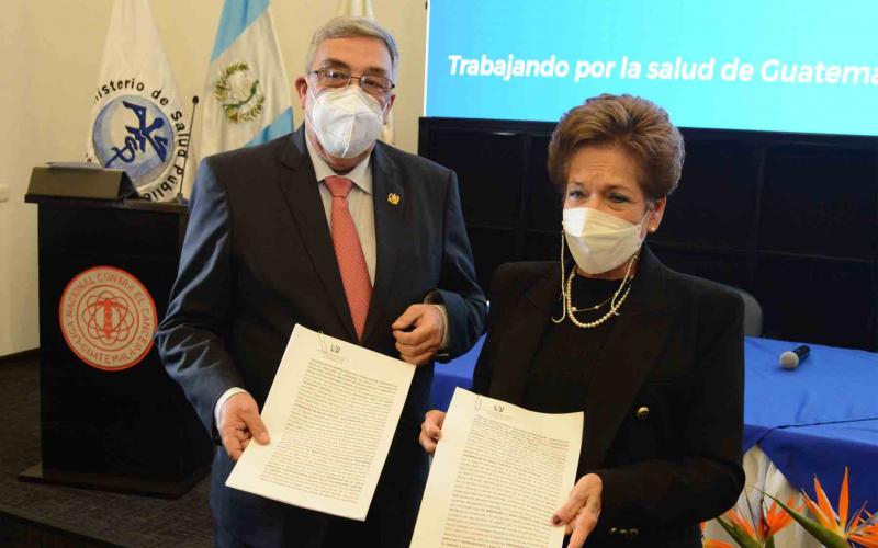 Firman acuerdo para que pacientes referidos por hospitales nacionales sean atendidos en Incan