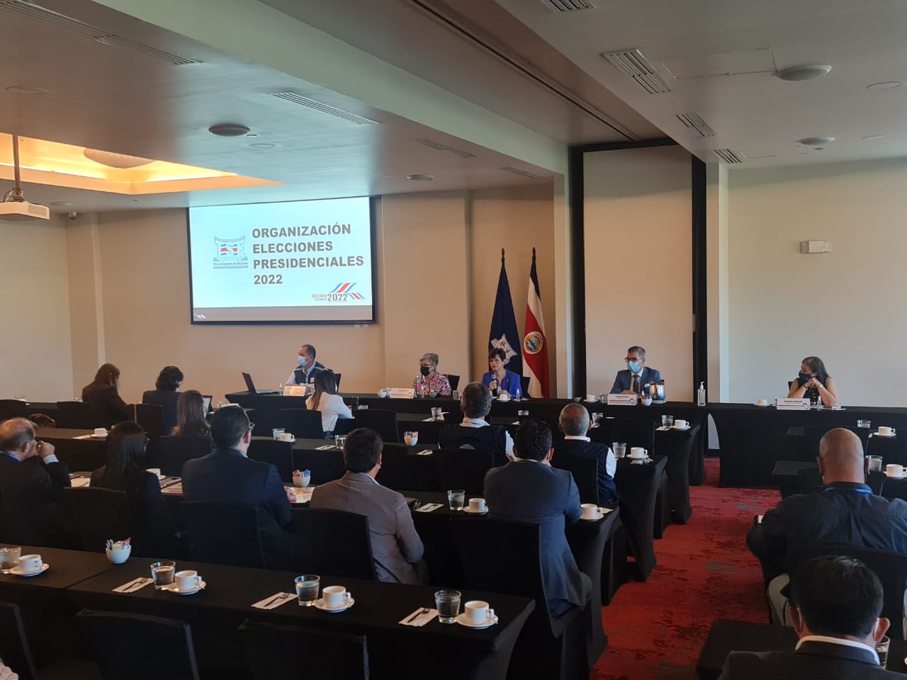 Observadores internacionales se reunieron con magistrados del TSE de Costa Rica para tratar el proceso electoral.