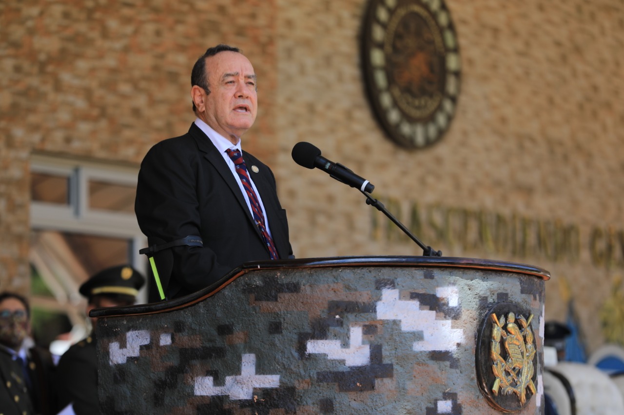 Presidente participa en 171 aniversario de la Batalla de la Arada y el Día de las Fuerzas de Tierra