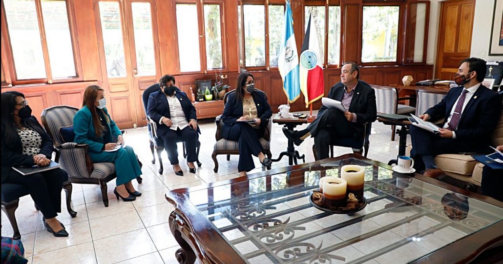 Mineduc expone, ante el presidente Giammattei, sobre inicio de clases y programas de apoyo