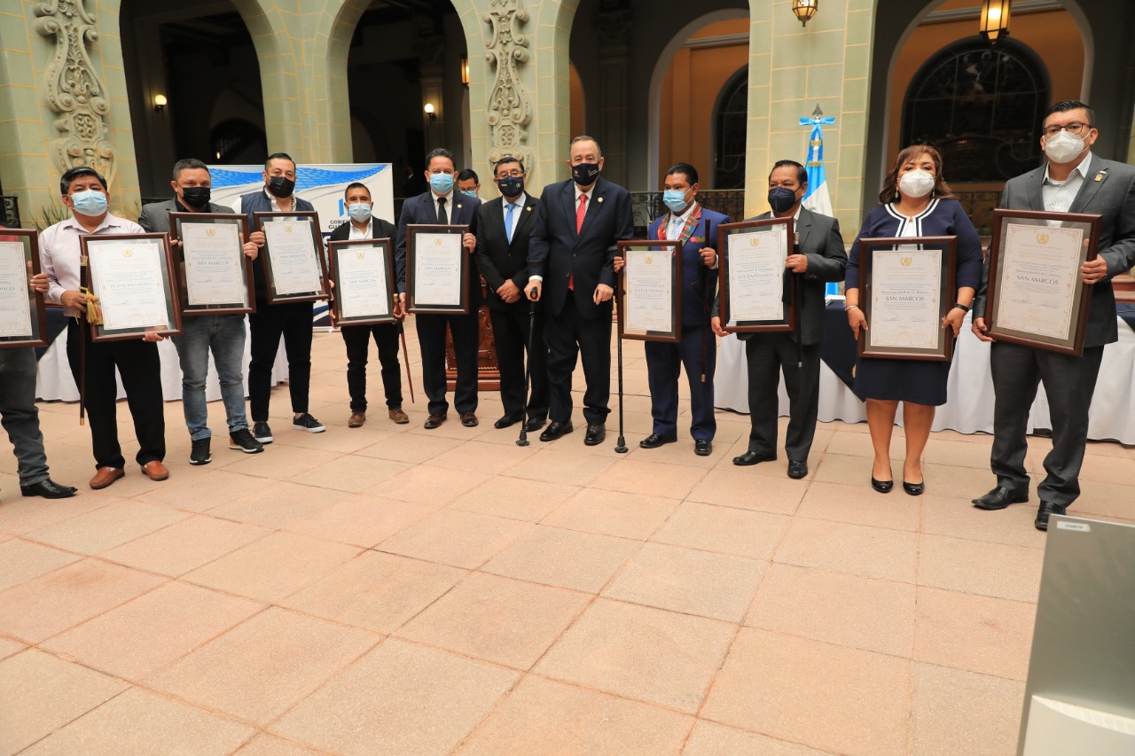 SCEP otorga reconocimientos a municipalidades que lograron el 100 por ciento de ejecución