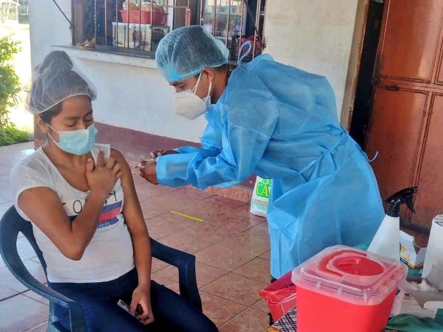 Prosigue inoculación contra COVID-19 en Guatemala
